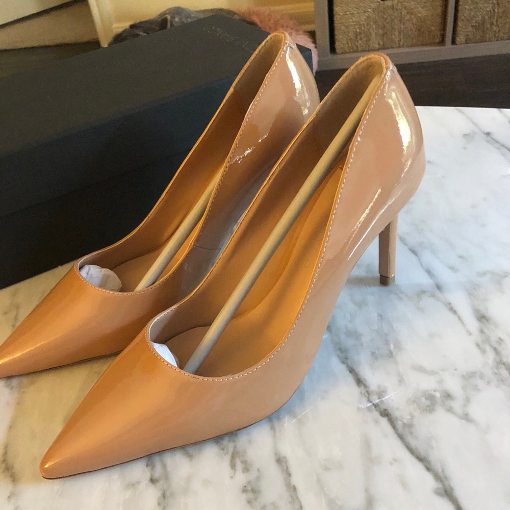 New Tony Bianco sz8 nude patent leather pumps